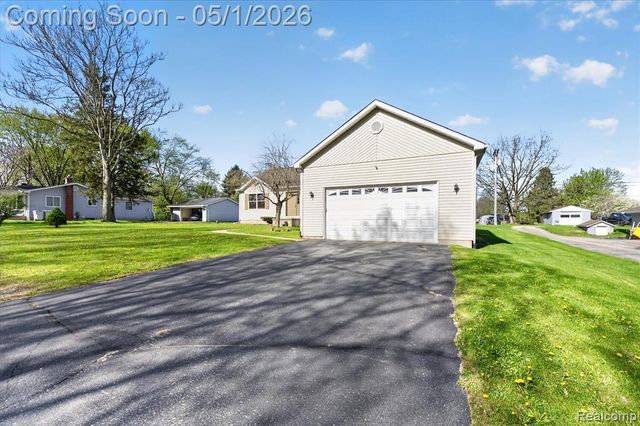 9074 Hamburg Road, Brighton, MI 48116