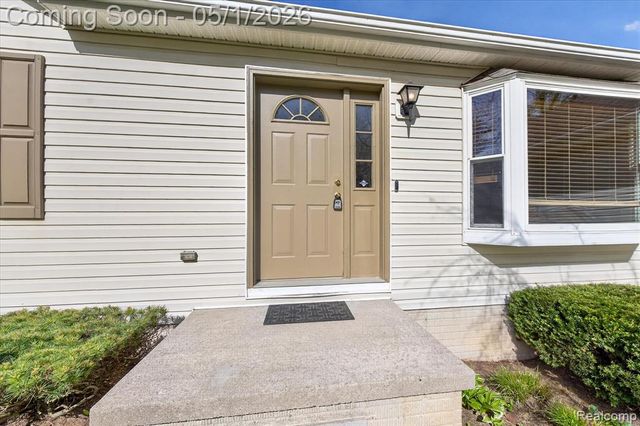 9074 Hamburg Road, Brighton, MI 48116