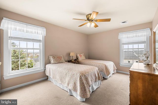 1115 GLEN VIEW DR, York, PA 17403