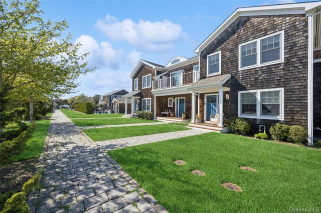 68 Foster Avenue 19, Hampton Bays, NY 11946
