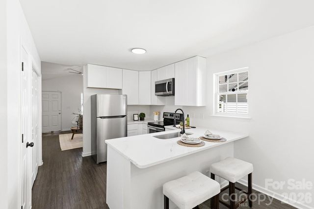 913 Tennyson Drive, Charlotte, NC 28208