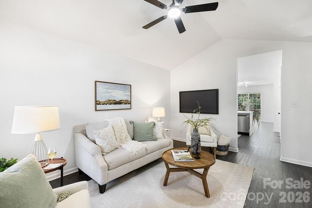 913 Tennyson Drive, Charlotte, NC 28208