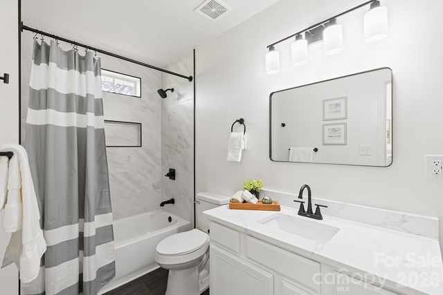 913 Tennyson Drive, Charlotte, NC 28208