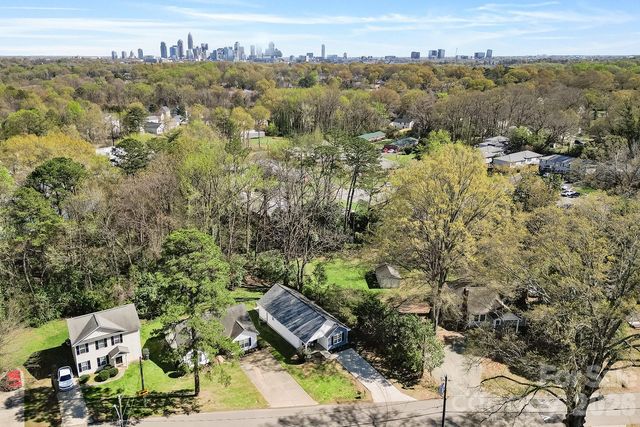 913 Tennyson Drive, Charlotte, NC 28208