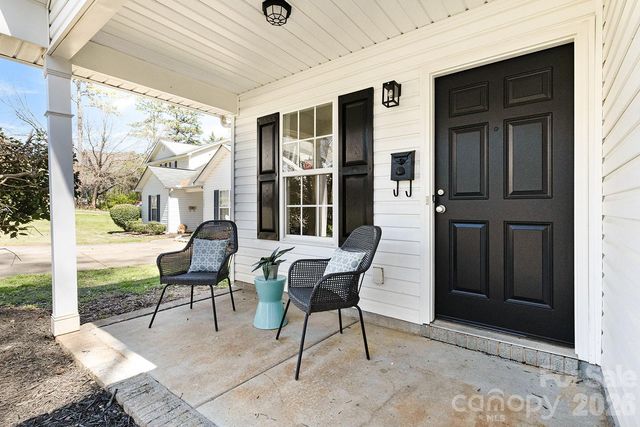 913 Tennyson Drive, Charlotte, NC 28208