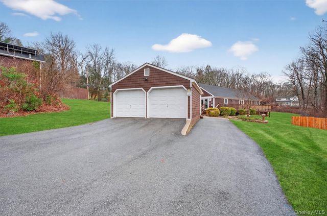 1813-1815 Hunterbrook Road, Yorktown Heights, NY 10598