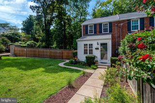 5910 EDGEHILL DR, Alexandria, VA 22303