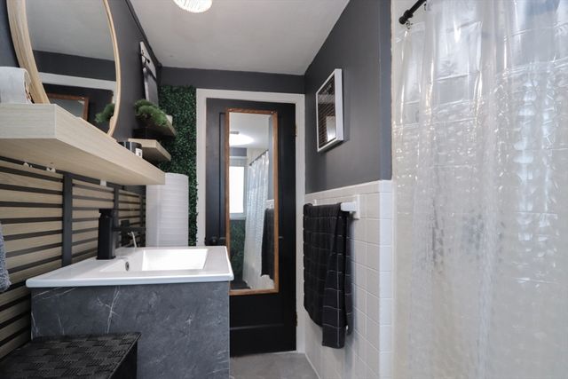 1128 Page Blvd, Springfield, MA 01104