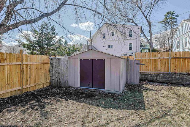 29 Hamburg Street, Manchester, NH 03102