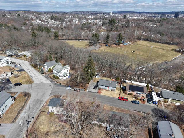 29 Hamburg Street, Manchester, NH 03102