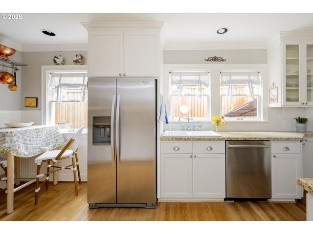 1916 Ne 28TH Ave, Portland, OR 97212