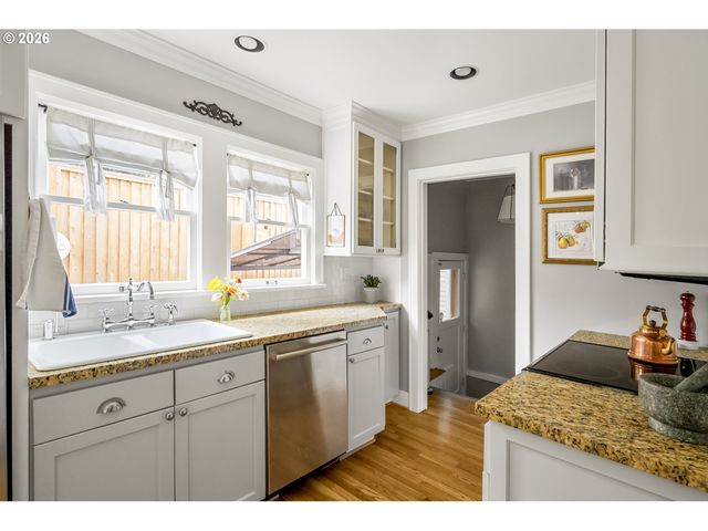 1916 Ne 28TH Ave, Portland, OR 97212