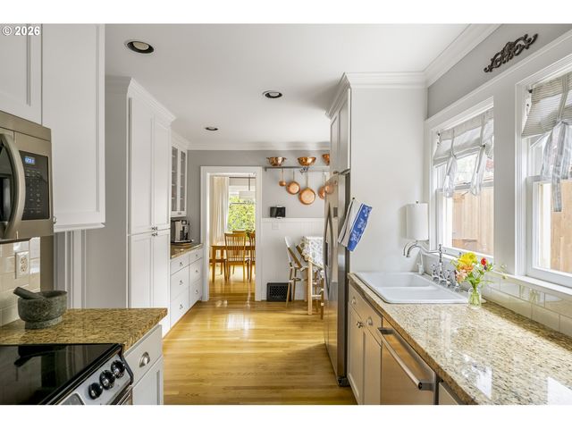 1916 Ne 28TH Ave, Portland, OR 97212