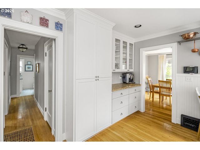 1916 Ne 28TH Ave, Portland, OR 97212