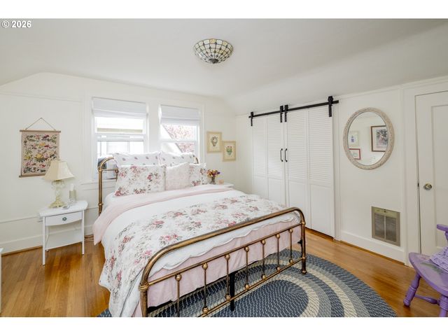 1916 Ne 28TH Ave, Portland, OR 97212