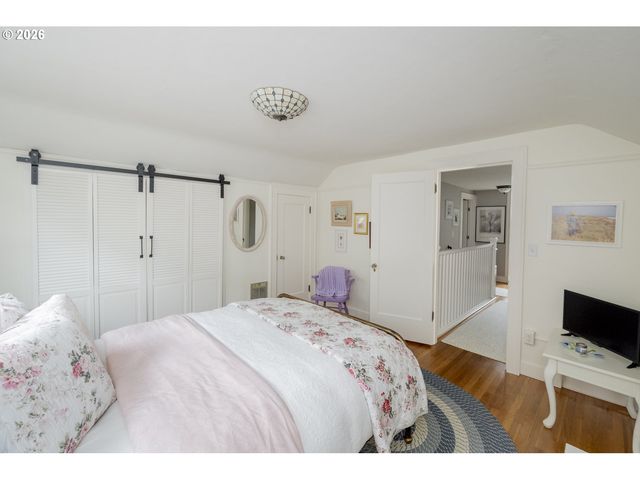 1916 Ne 28TH Ave, Portland, OR 97212