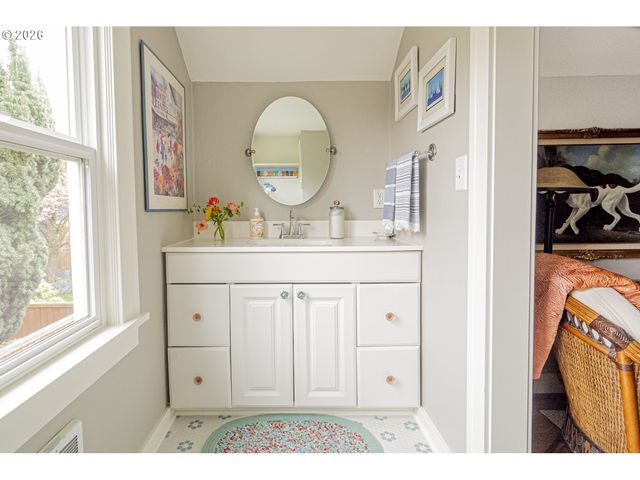 1916 Ne 28TH Ave, Portland, OR 97212