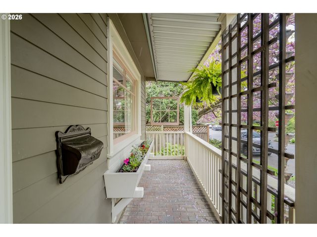 1916 Ne 28TH Ave, Portland, OR 97212