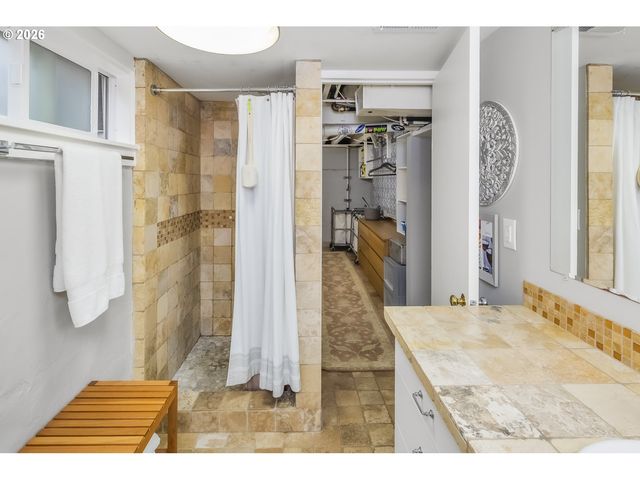 1916 Ne 28TH Ave, Portland, OR 97212