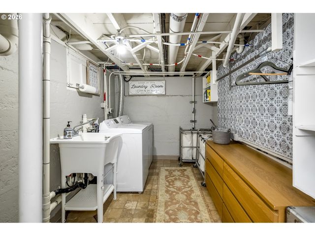 1916 Ne 28TH Ave, Portland, OR 97212