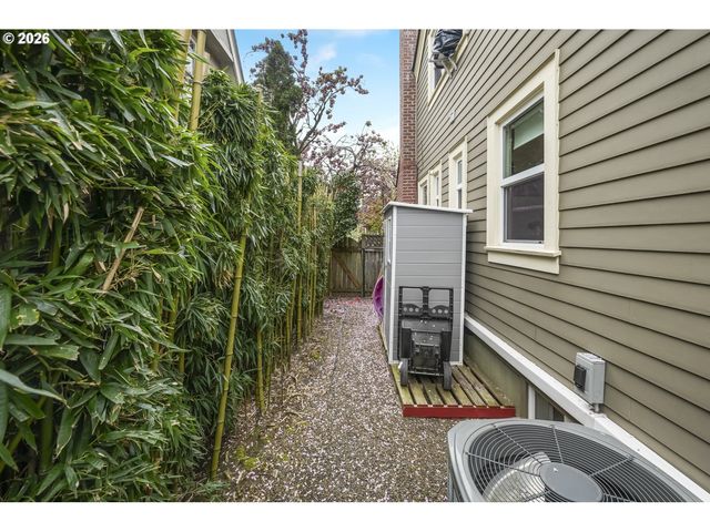 1916 Ne 28TH Ave, Portland, OR 97212