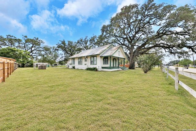 804 COMMERCE ST, Pleasanton, TX 78064