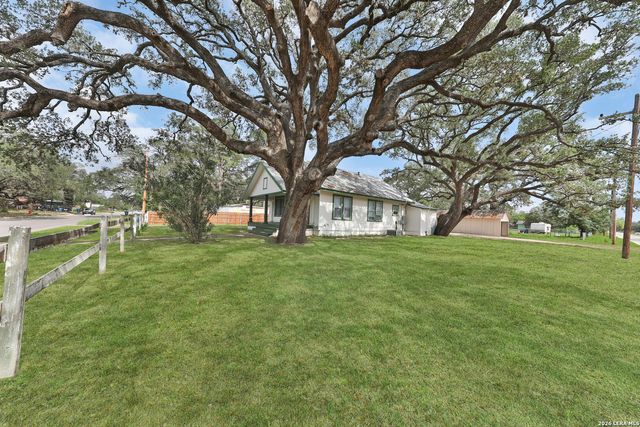 804 COMMERCE ST, Pleasanton, TX 78064