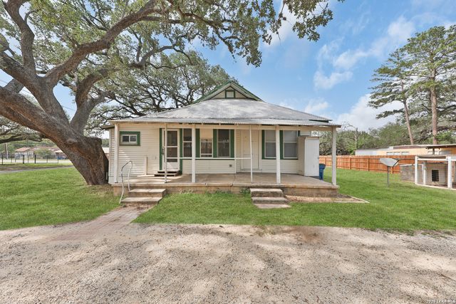 804 COMMERCE ST, Pleasanton, TX 78064