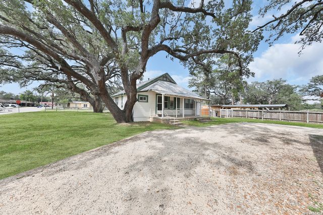 804 COMMERCE ST, Pleasanton, TX 78064