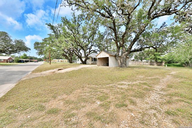 804 COMMERCE ST, Pleasanton, TX 78064