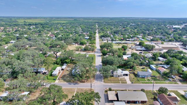 804 COMMERCE ST, Pleasanton, TX 78064
