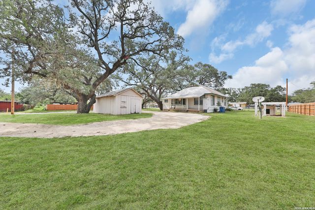 804 COMMERCE ST, Pleasanton, TX 78064