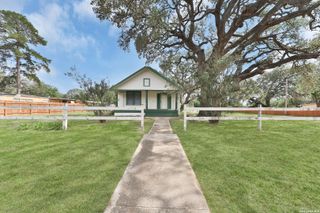 804 COMMERCE ST, Pleasanton, TX 78064
