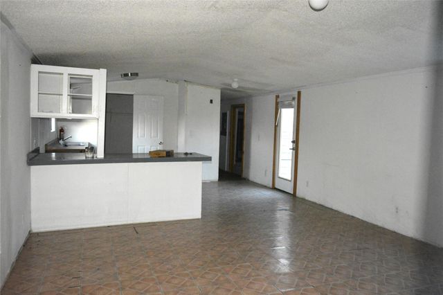 2473 W Hwy 21, Dale, TX 78616