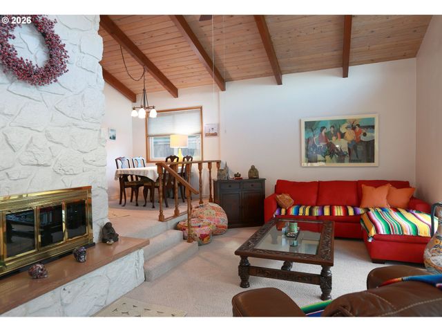 374 BLACKFOOT Ave, Eugene, OR 97404