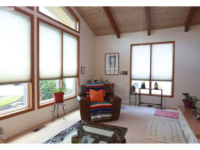 374 BLACKFOOT Ave, Eugene, OR 97404