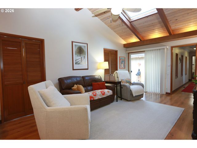 374 BLACKFOOT Ave, Eugene, OR 97404