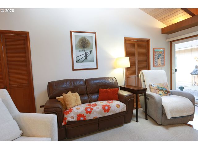 374 BLACKFOOT Ave, Eugene, OR 97404