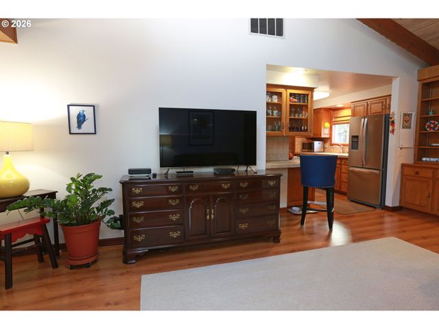 374 BLACKFOOT Ave, Eugene, OR 97404