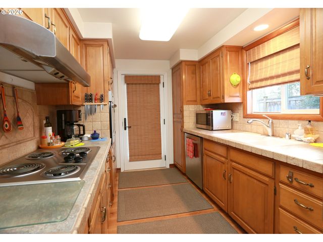 374 BLACKFOOT Ave, Eugene, OR 97404