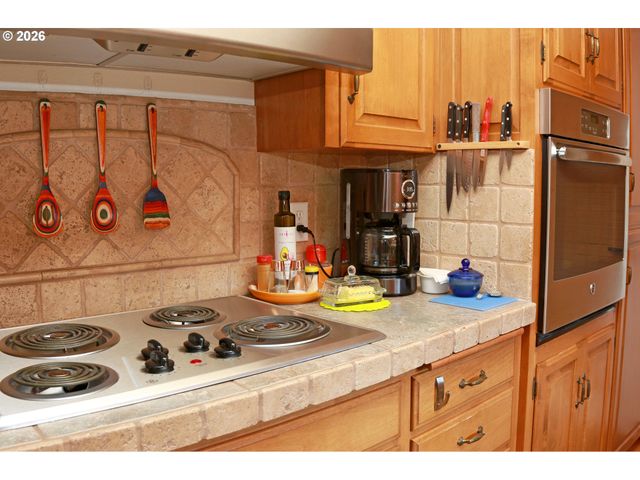 374 BLACKFOOT Ave, Eugene, OR 97404