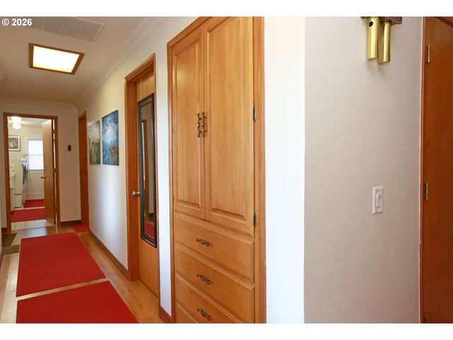 374 BLACKFOOT Ave, Eugene, OR 97404