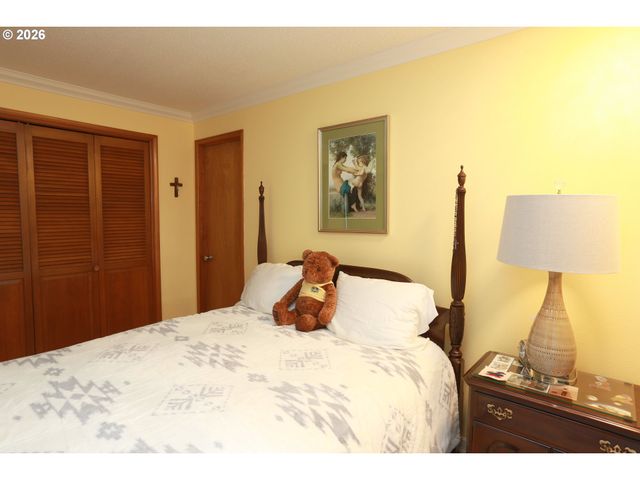 374 BLACKFOOT Ave, Eugene, OR 97404