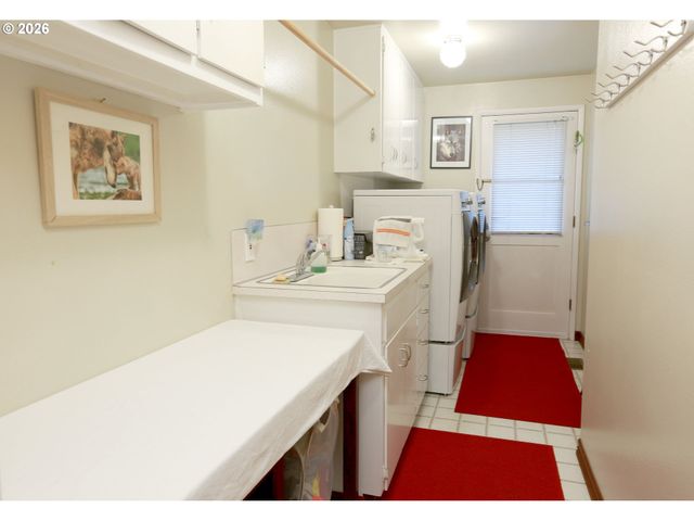 374 BLACKFOOT Ave, Eugene, OR 97404