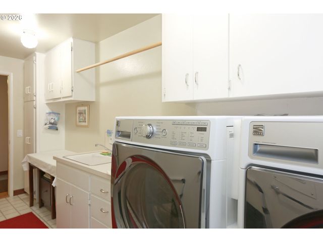 374 BLACKFOOT Ave, Eugene, OR 97404