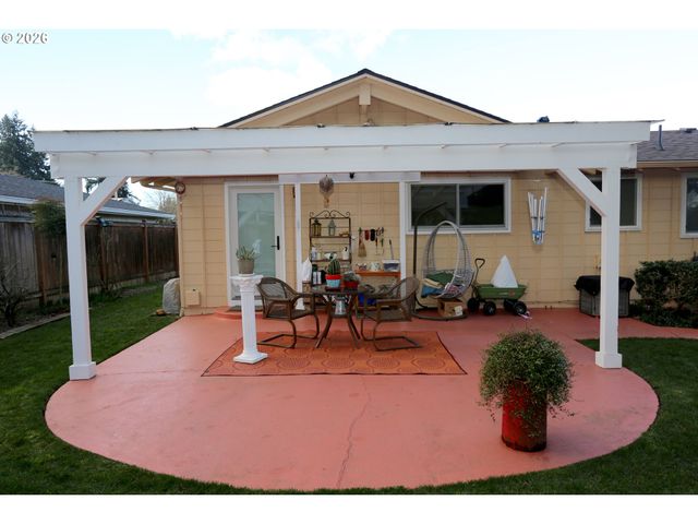 374 BLACKFOOT Ave, Eugene, OR 97404