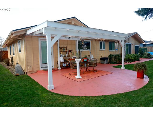 374 BLACKFOOT Ave, Eugene, OR 97404