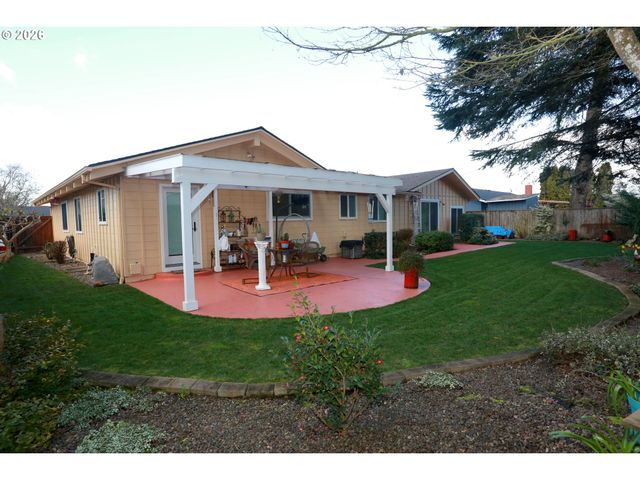 374 BLACKFOOT Ave, Eugene, OR 97404
