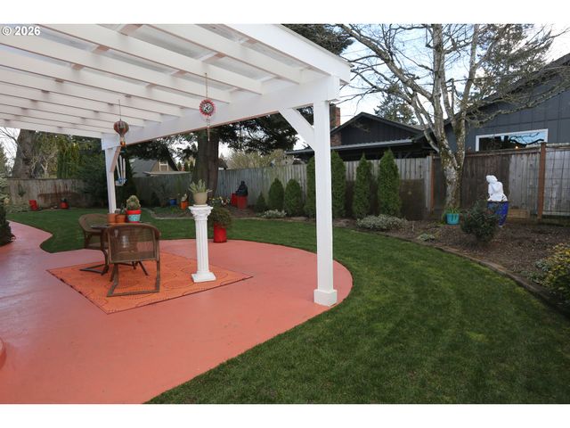 374 BLACKFOOT Ave, Eugene, OR 97404