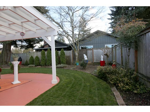 374 BLACKFOOT Ave, Eugene, OR 97404